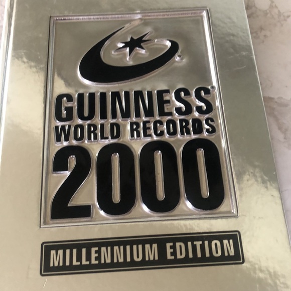 Guinness Book Of World Records 2000 , Millennium Edition - Picture 2 of 13